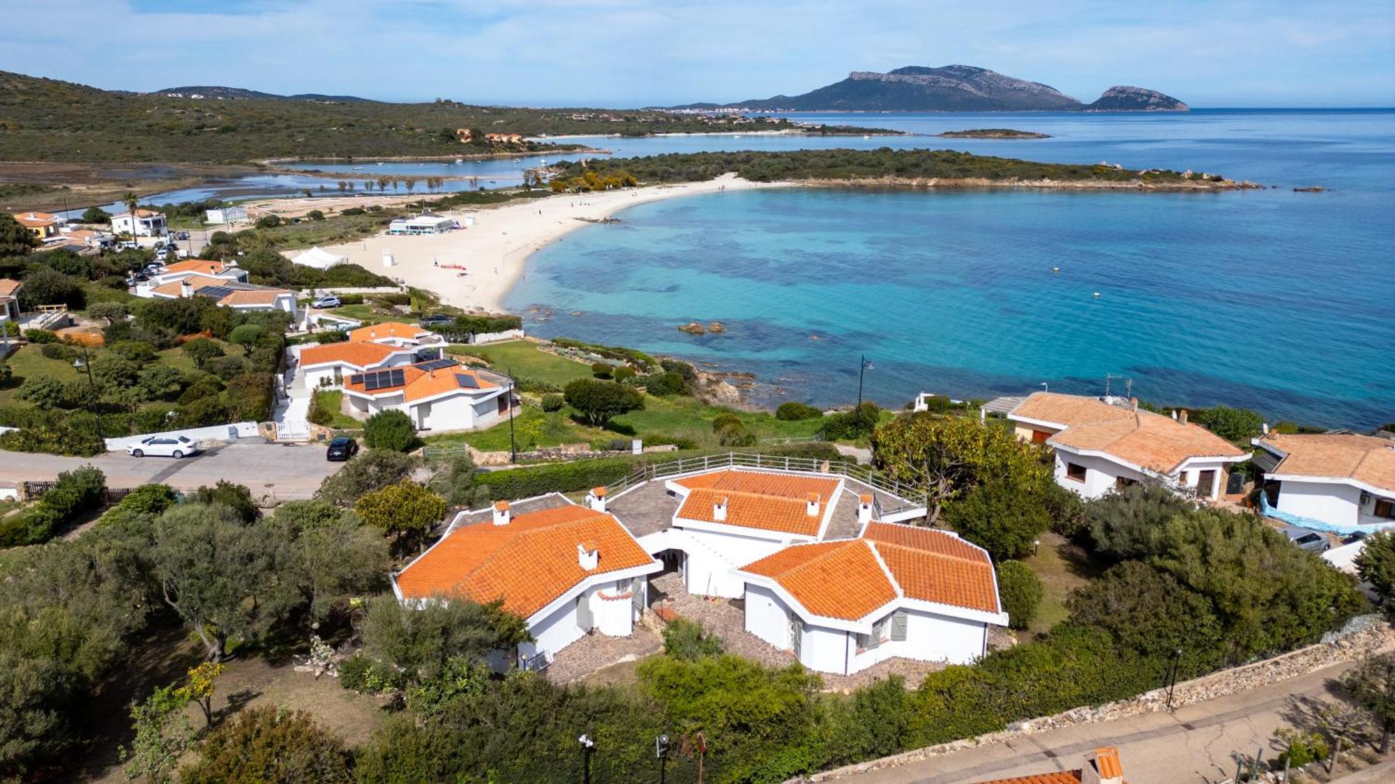 Villa Elena Fronte Mare Spiaggia Bados- Pittulongu- Golfo Aranci Olbia Exterior photo